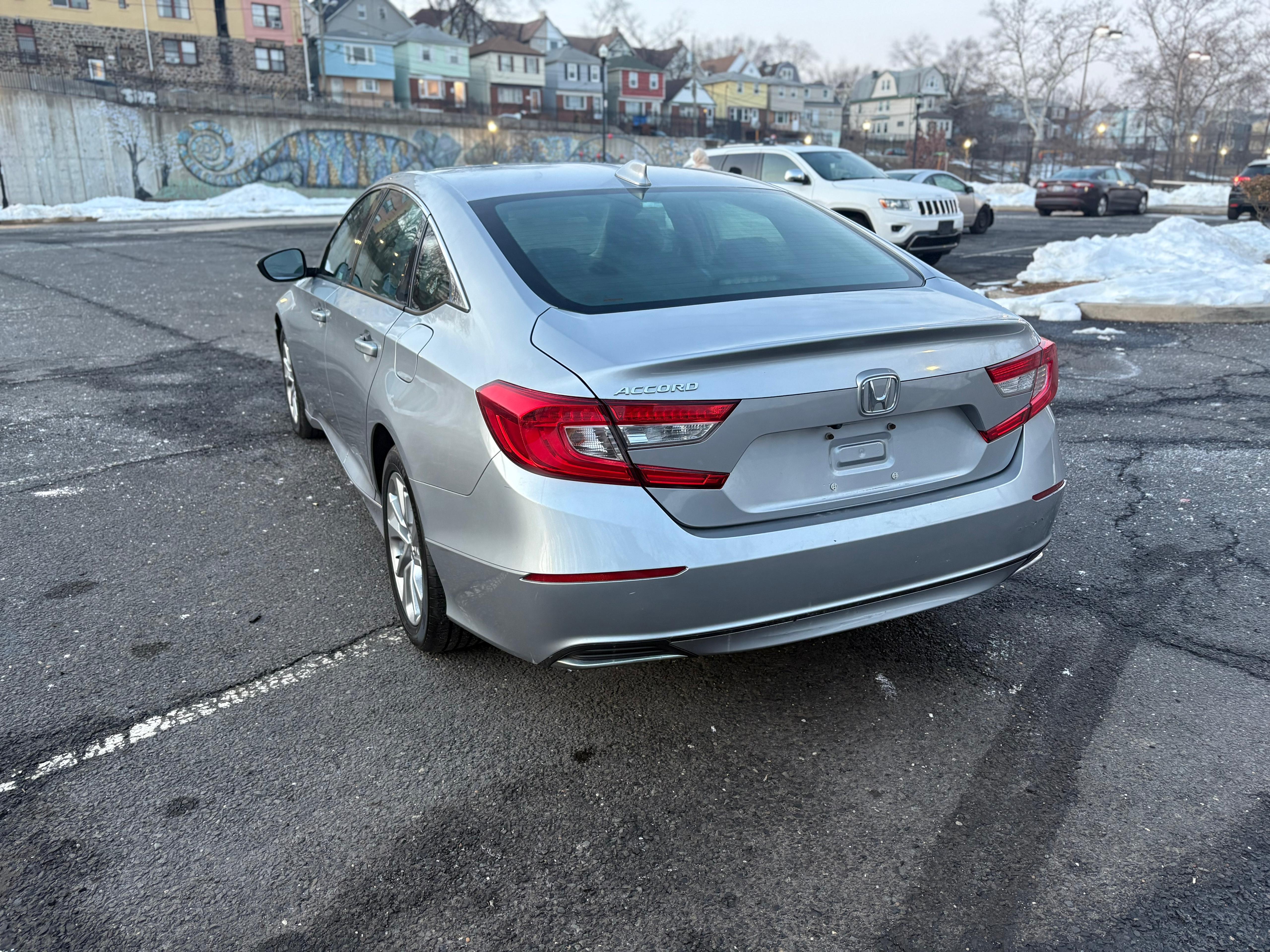 Vehicle photo 5