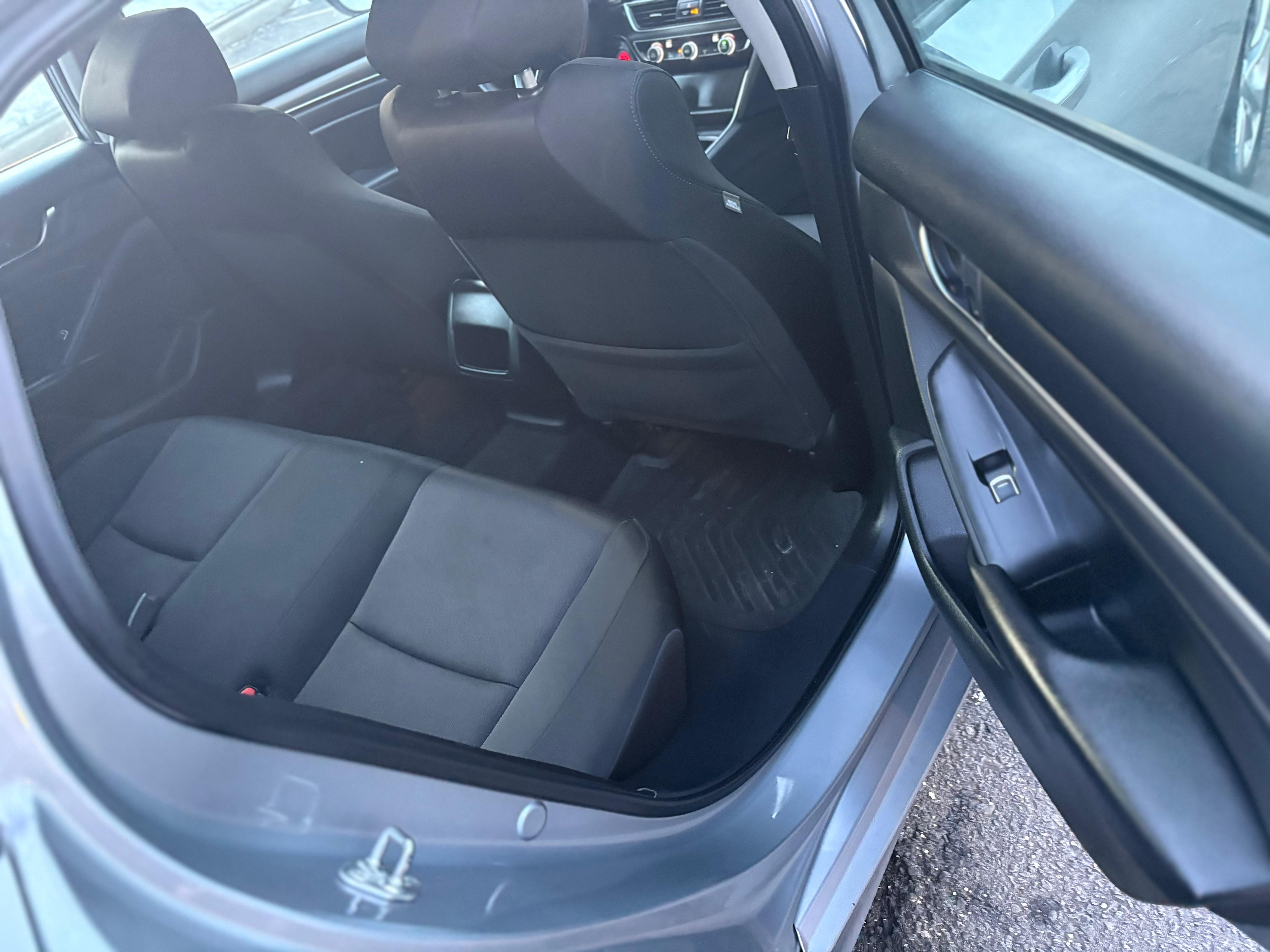 Vehicle photo 10