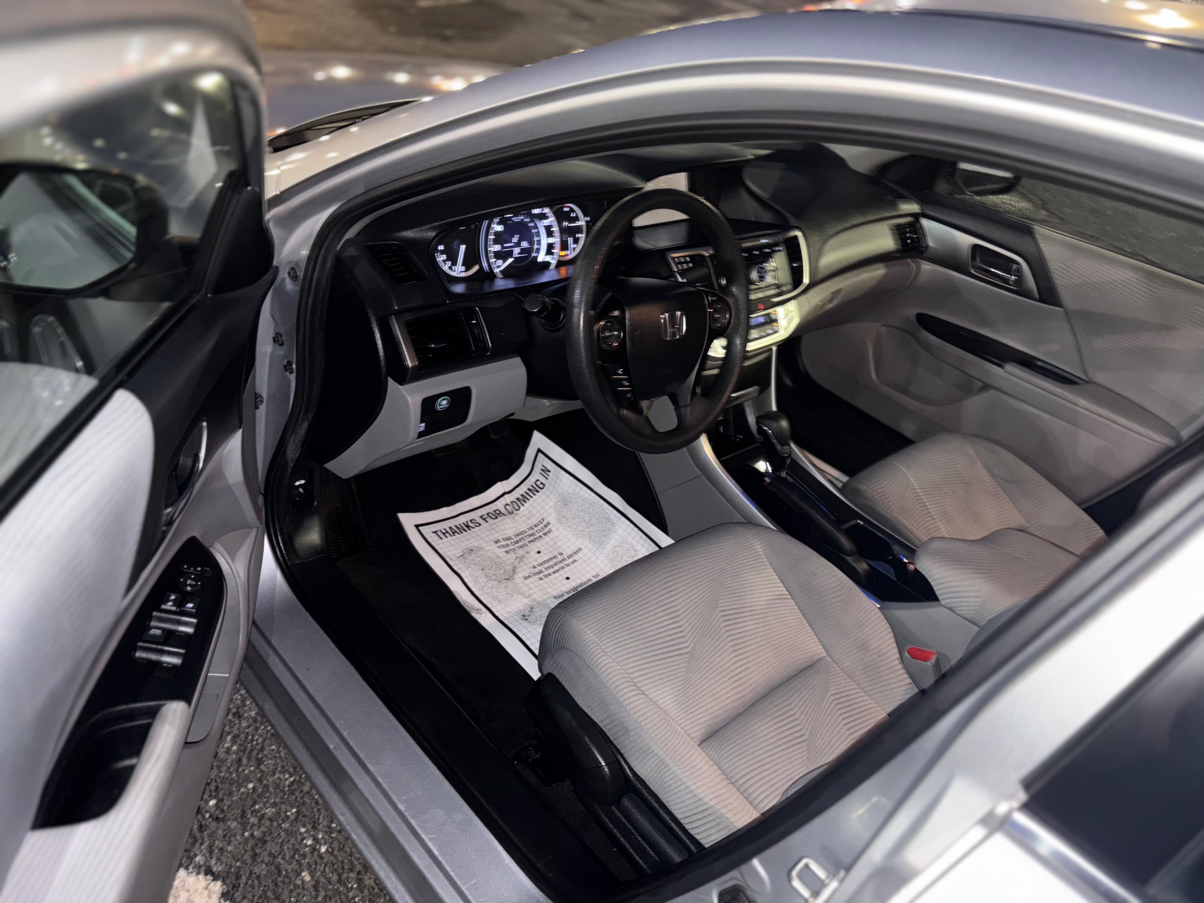 Vehicle photo 6
