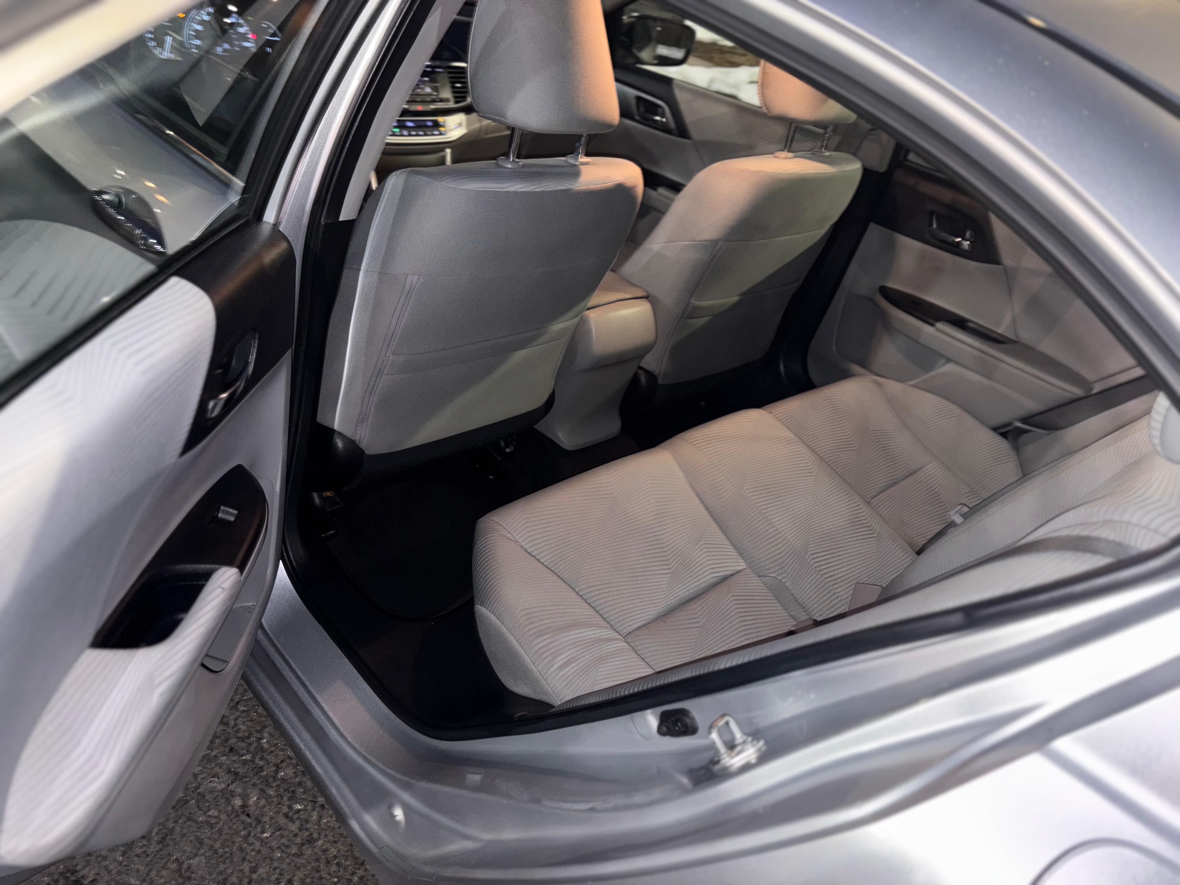 Vehicle photo 7