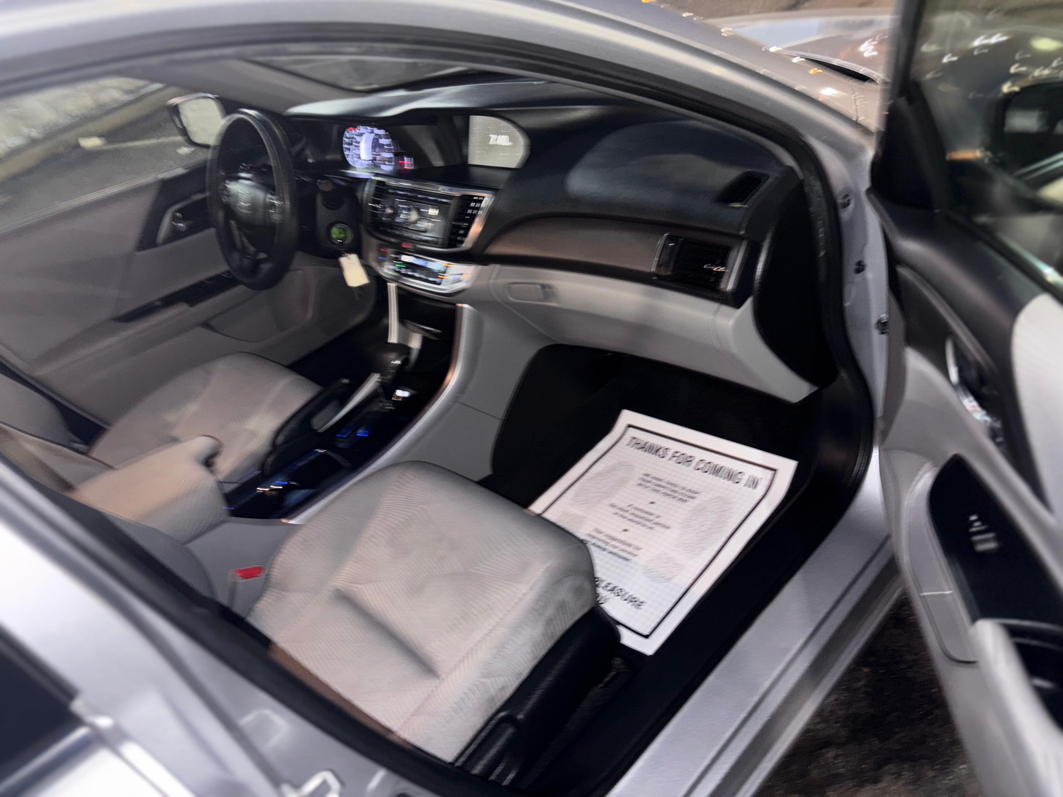 Vehicle photo 8