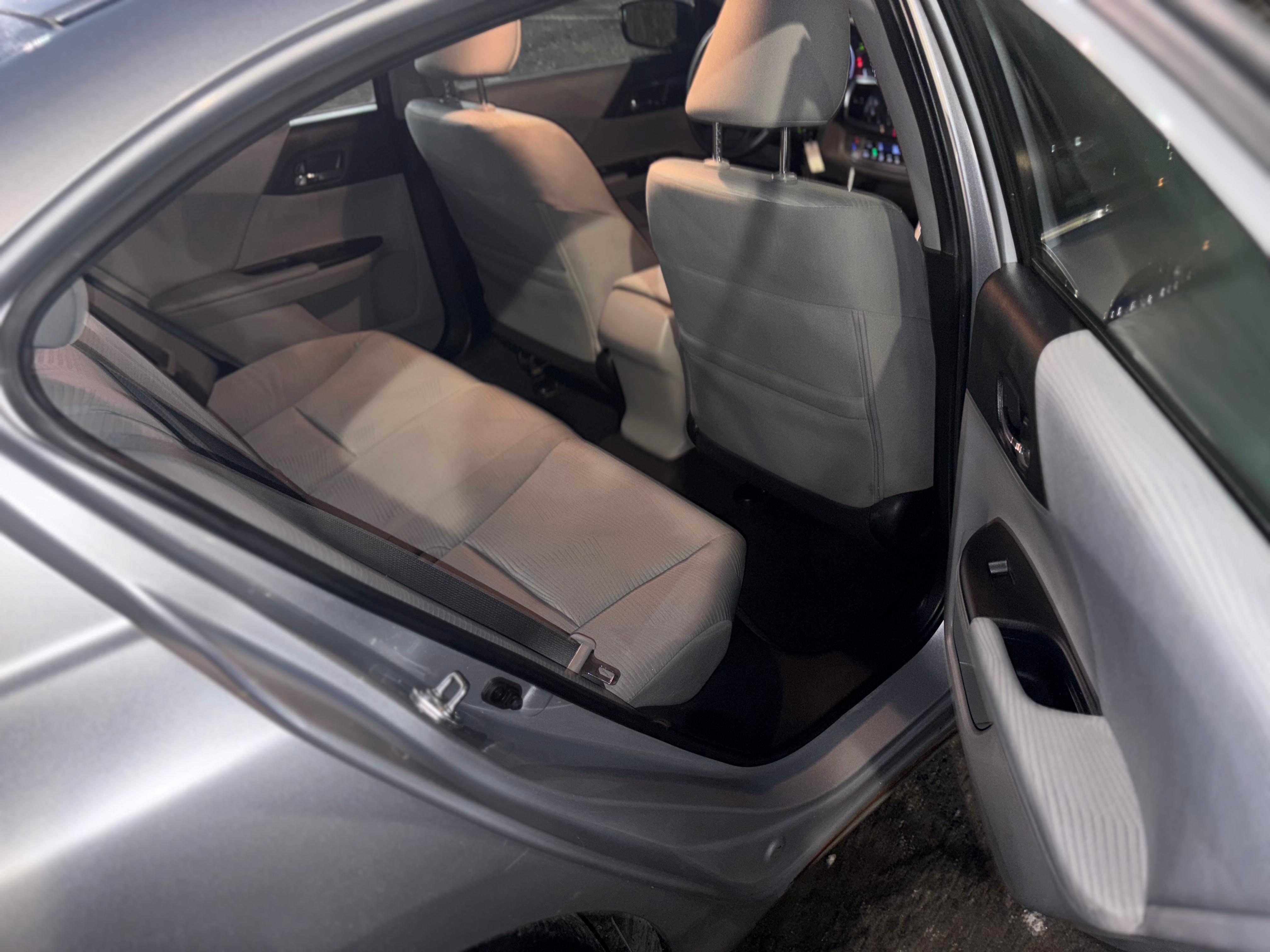 Vehicle photo 9