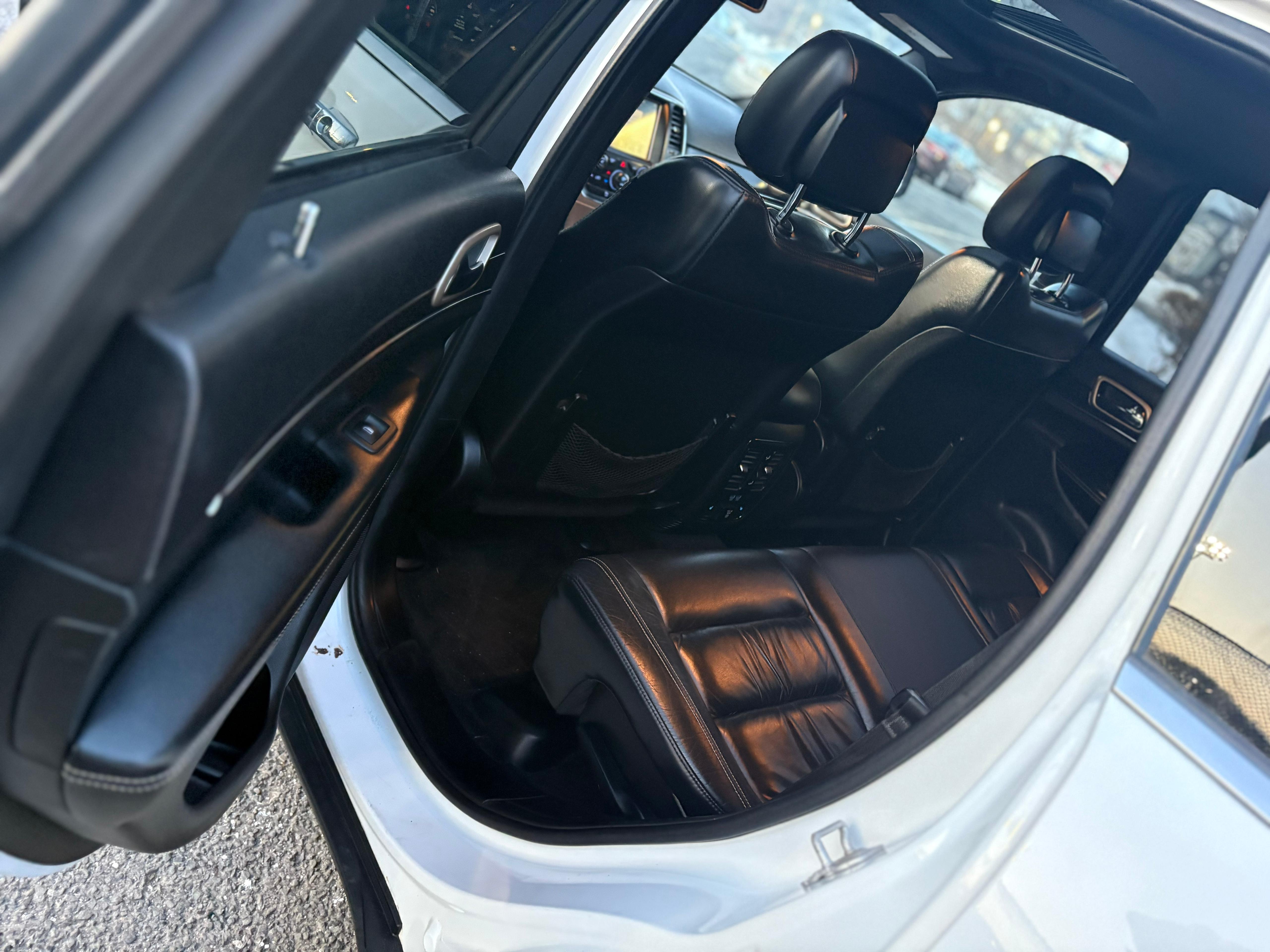 Vehicle photo 8