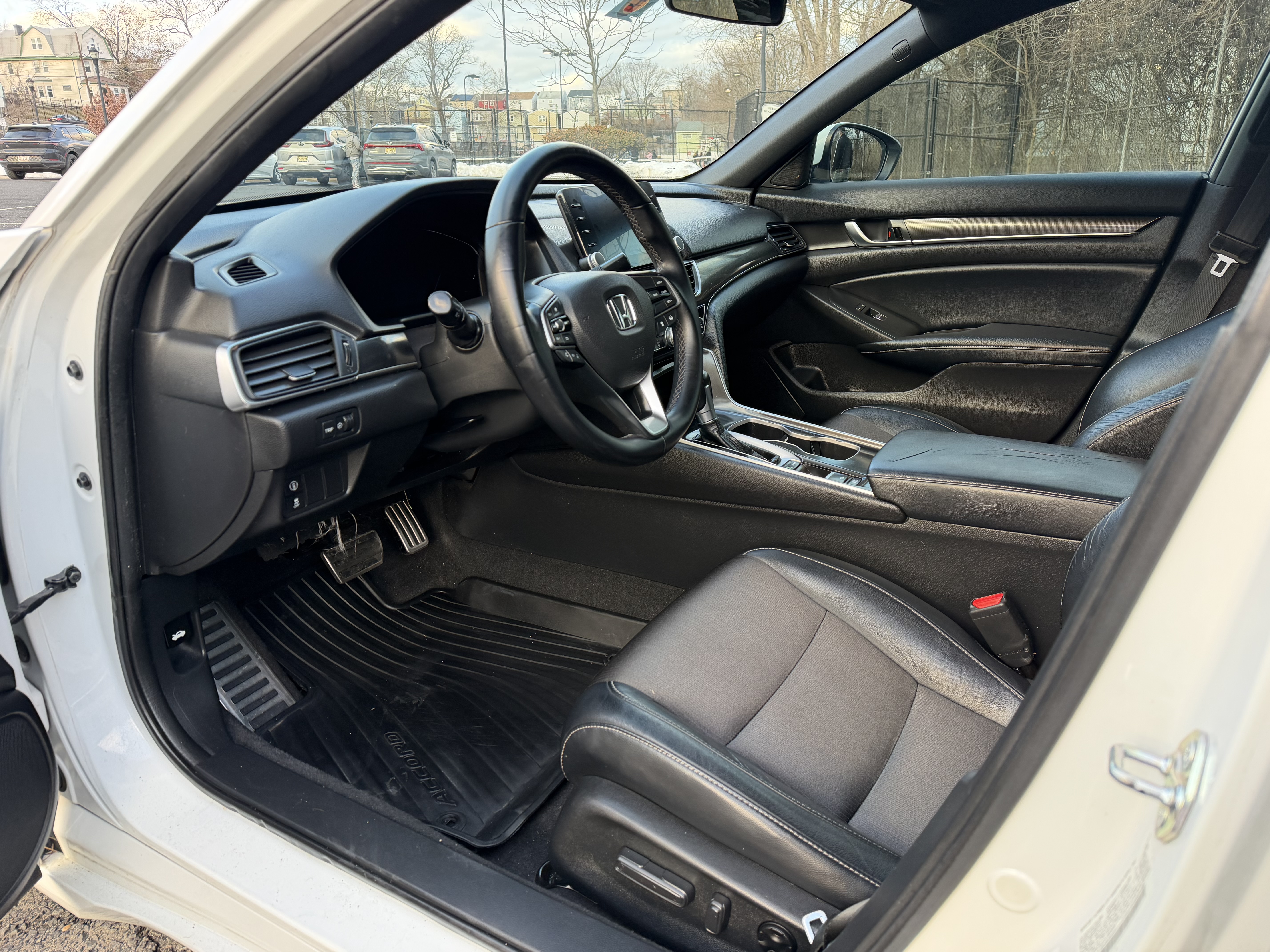 Vehicle photo 7