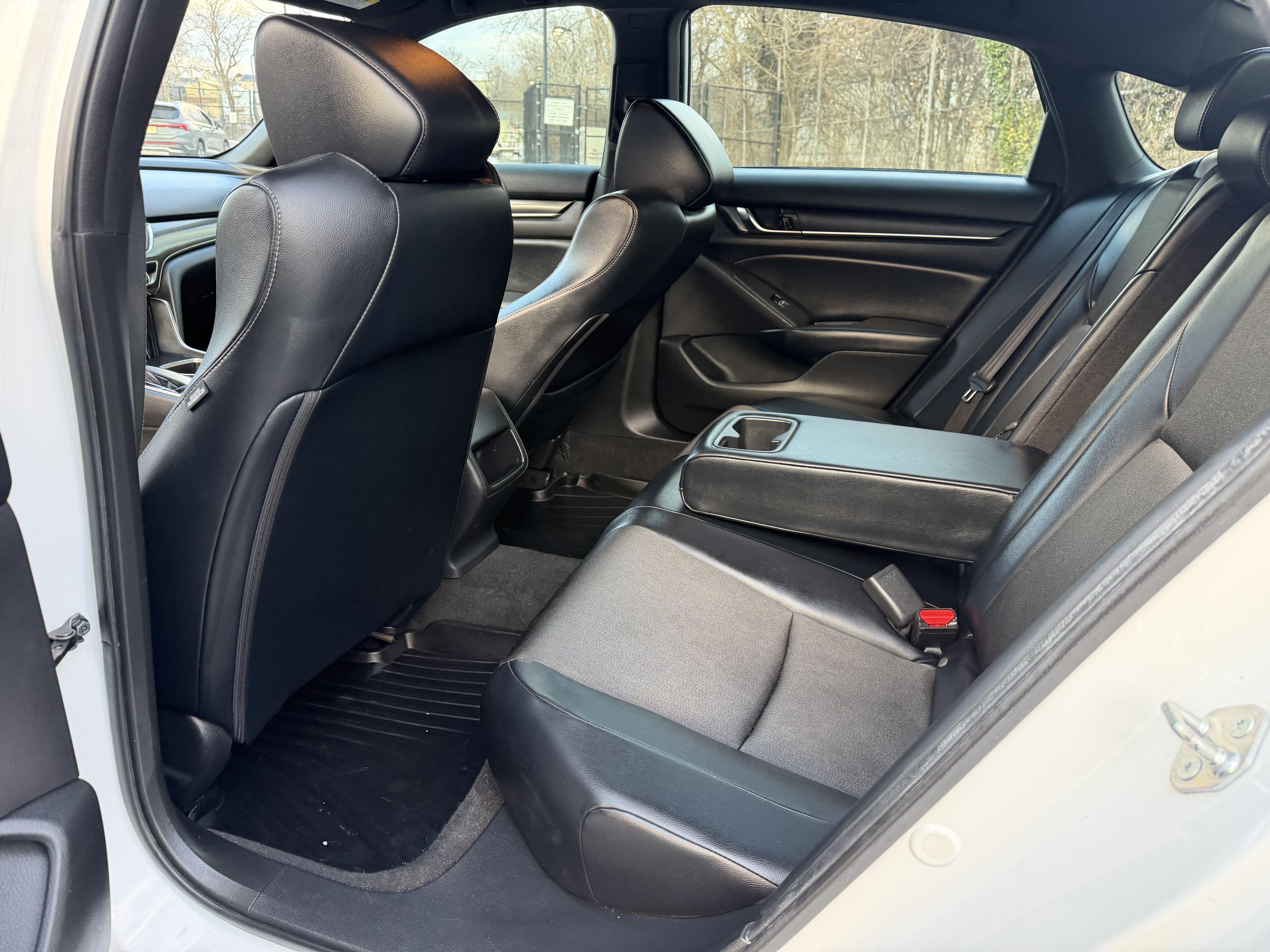 Vehicle photo 8